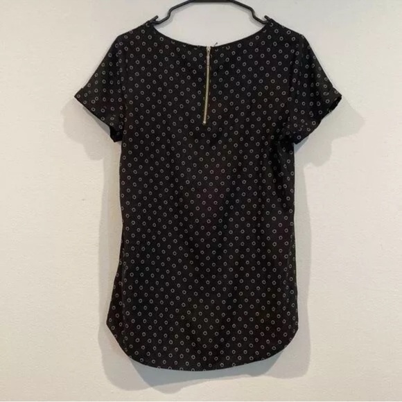 Express Black and White Patterned Women's Short Sleeve Top - Size Small - Picture 7 of 8